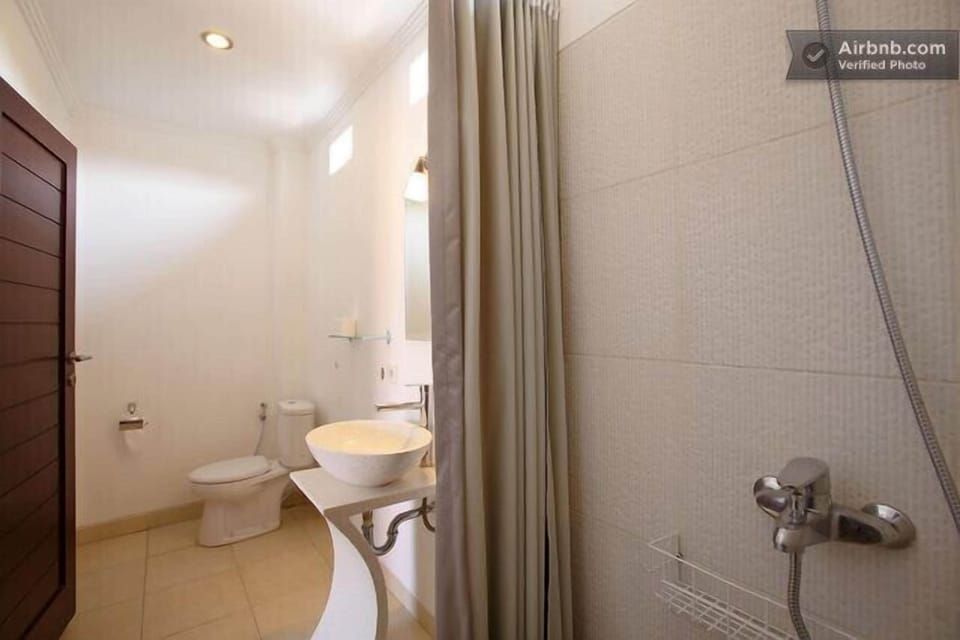 Individually furnished, free WiFi, bed sheets