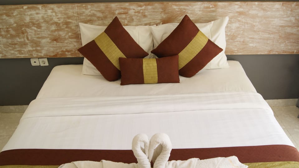 In-room safe, desk, soundproofing, free WiFi