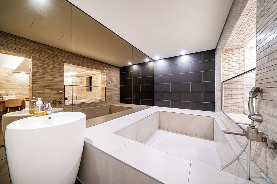 Family Suite, 1 Bedroom, Non Smoking, Private Bathroom | Bathroom | Shower, hair dryer, towels, soap