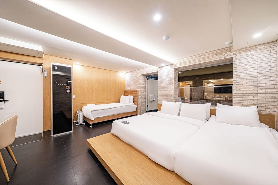 Family Suite, 1 Bedroom, Non Smoking, Private Bathroom | Premium bedding, pillowtop beds, free WiFi, bed sheets