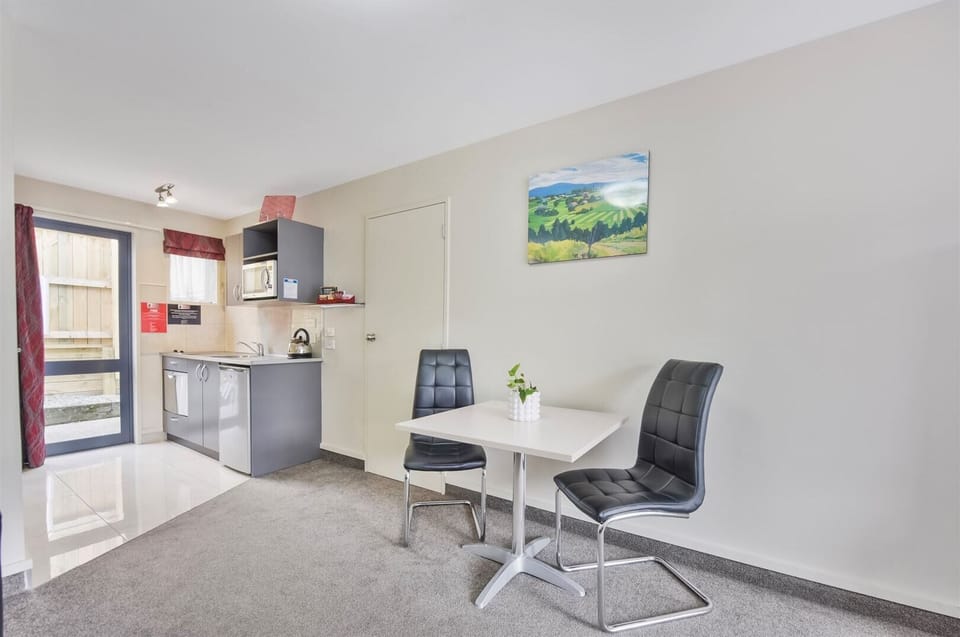 Executive Access Suite | Private kitchen | Espresso maker, coffee/tea maker, mini-fridge, microwave