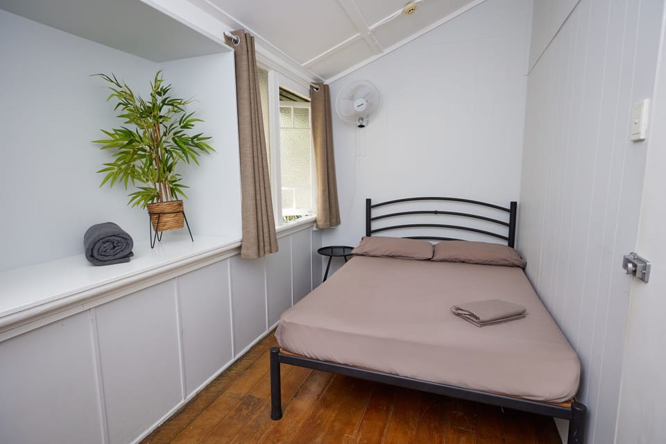 Standard Room, Non Smoking, Shared Bathroom (Standard Double) | Iron/ironing board, free WiFi, bed sheets