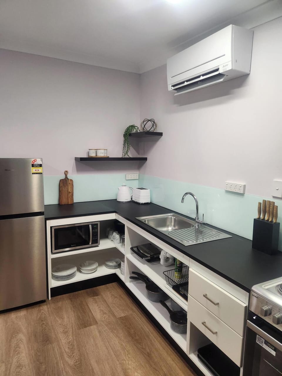 Deluxe Suite | Private kitchen | Fridge, microwave, electric kettle, cookware/dishes/utensils