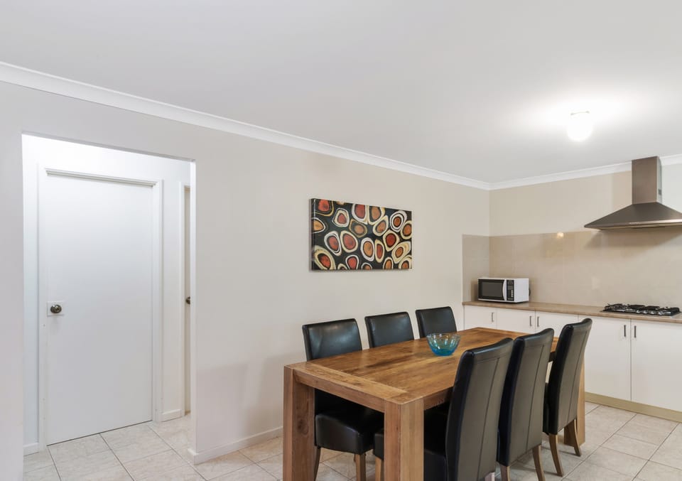 2 Bedroom Cottage  | Living area | Flat-screen TV, DVD player