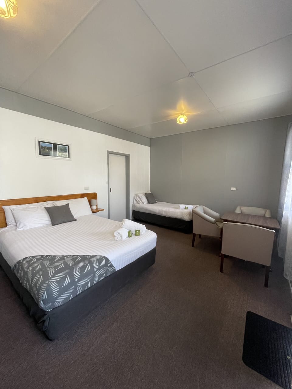 Iron/ironing board, free WiFi, bed sheets