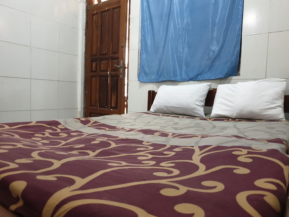Economy Double Room | Bed sheets