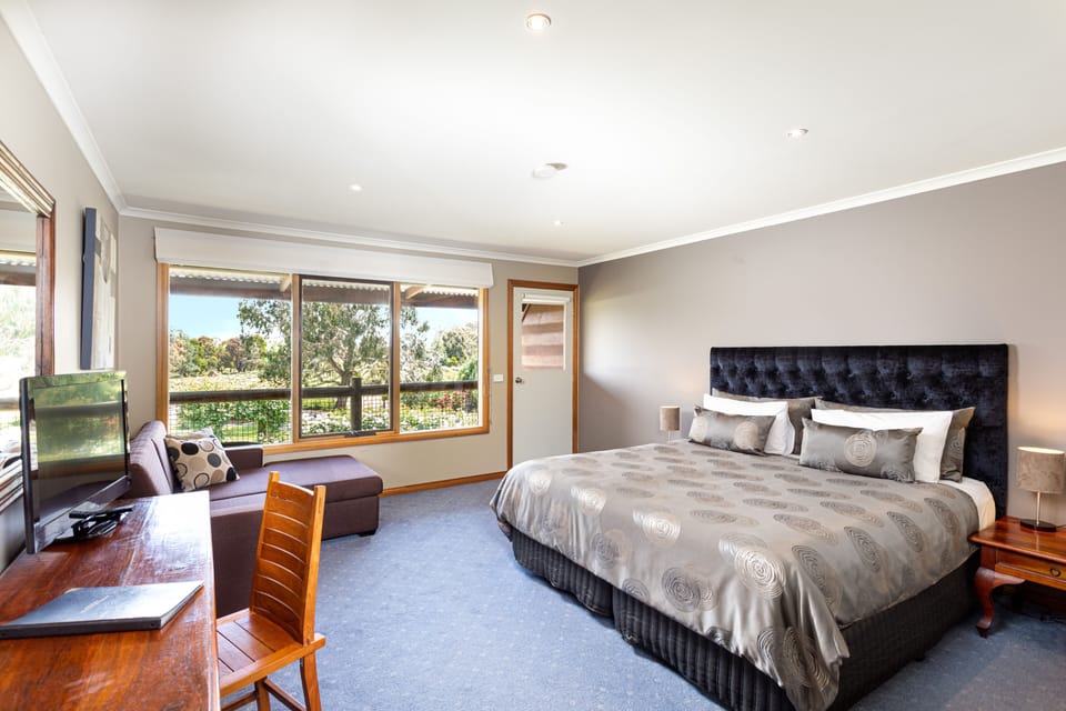 Premium bedding, soundproofing, iron/ironing board, free WiFi