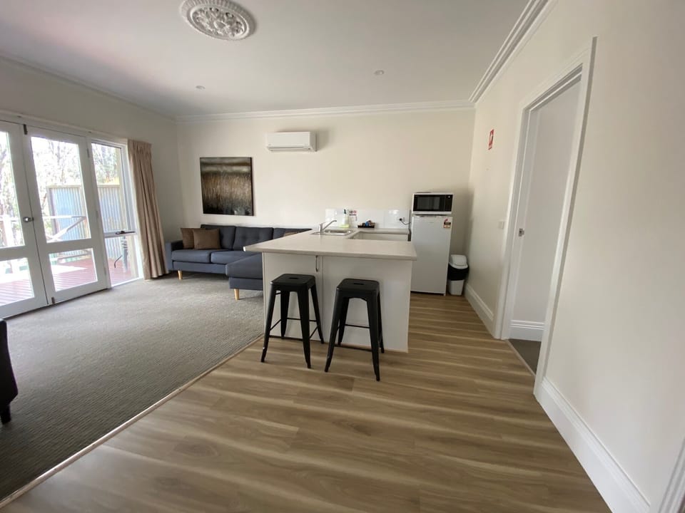 Self- Contained 2 bedroom unit | In-room dining
