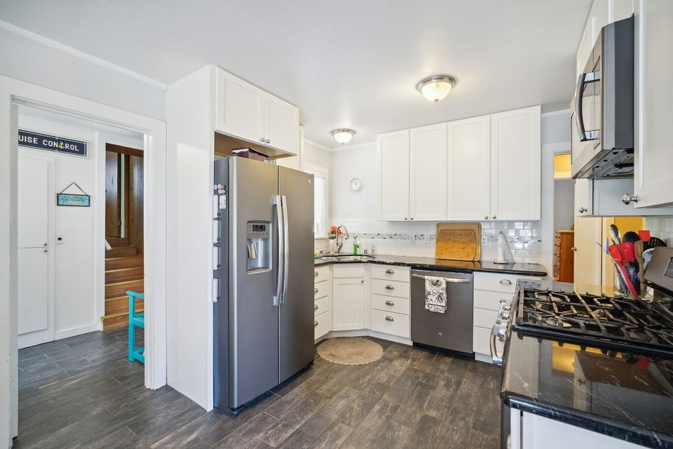 House, 3 Bedrooms | Private kitchen | Coffee/tea maker, fridge, oven, electric kettle