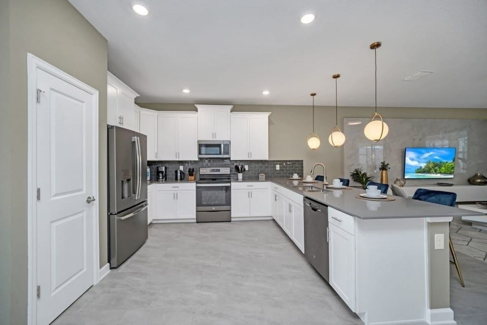 House, Multiple Bedrooms | Private kitchen | Microwave, dishwasher