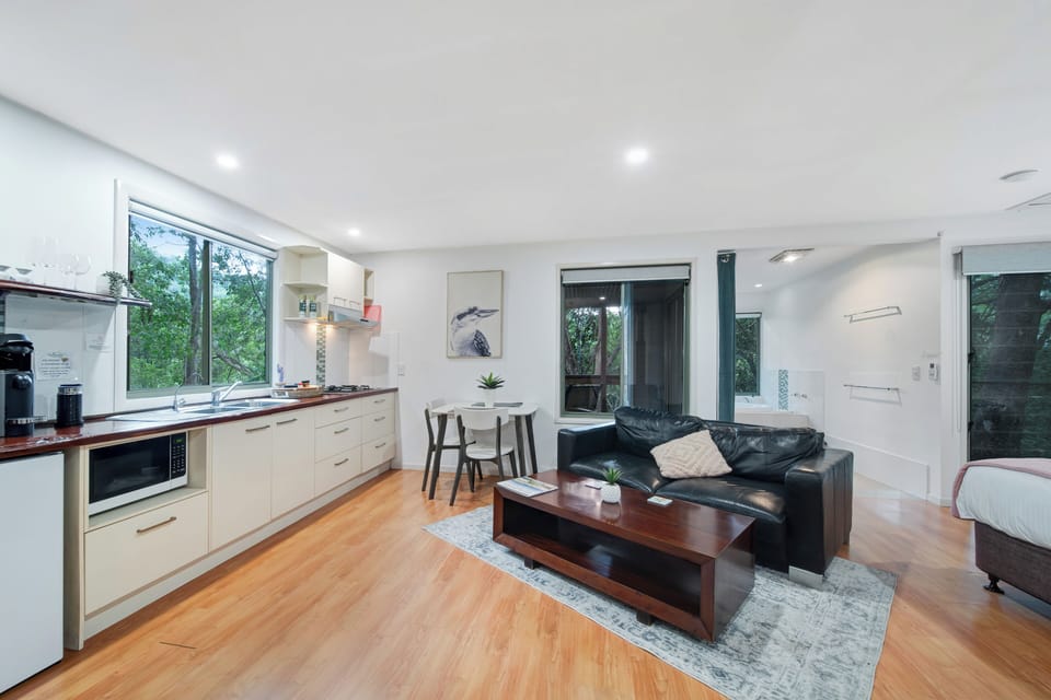 Standard Studio, Non Smoking, Kitchenette (Gum-nut Cottage) | Private kitchen | Coffee/tea maker, fridge, microwave, stovetop