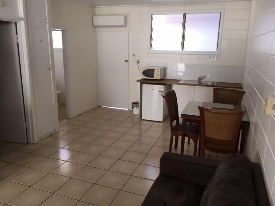 Standard Apartment, 1 Bedroom, Kitchenette, Courtyard Area | Soundproofing, bed sheets