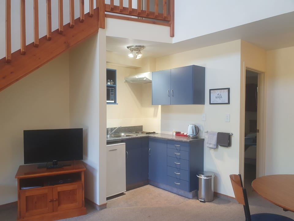 Standard Apartment, 2 Bedrooms | Private kitchen | Fridge, microwave, stovetop, coffee/tea maker