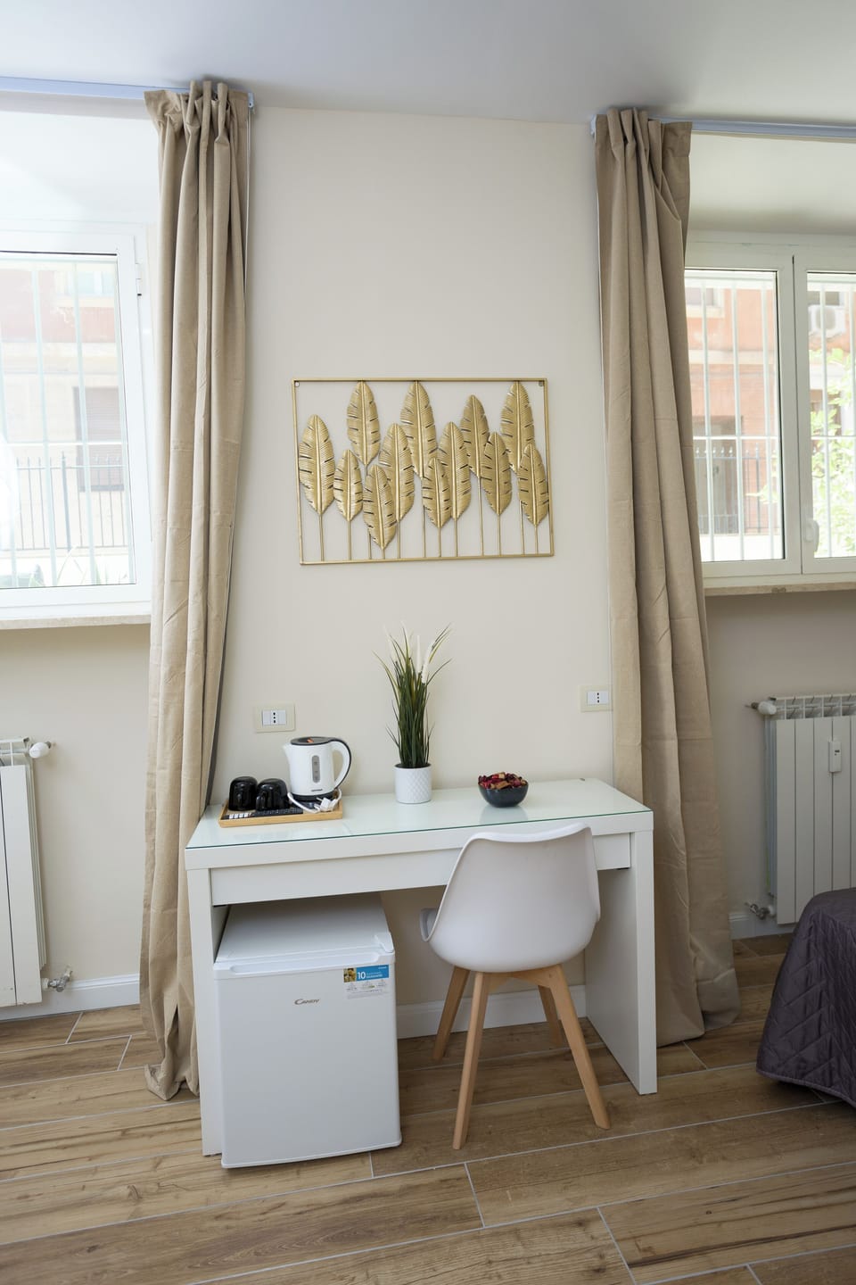 Design Room | Hypo-allergenic bedding, in-room safe, desk, iron/ironing board