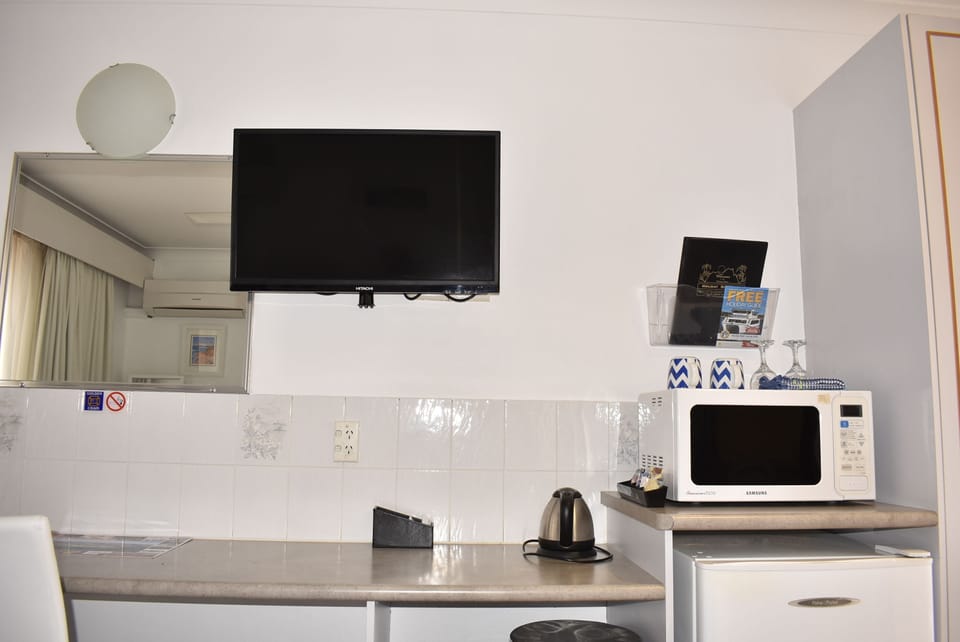 Standard Double Room (Queen Bed) | Desk, laptop workspace, iron/ironing board, WiFi (free)