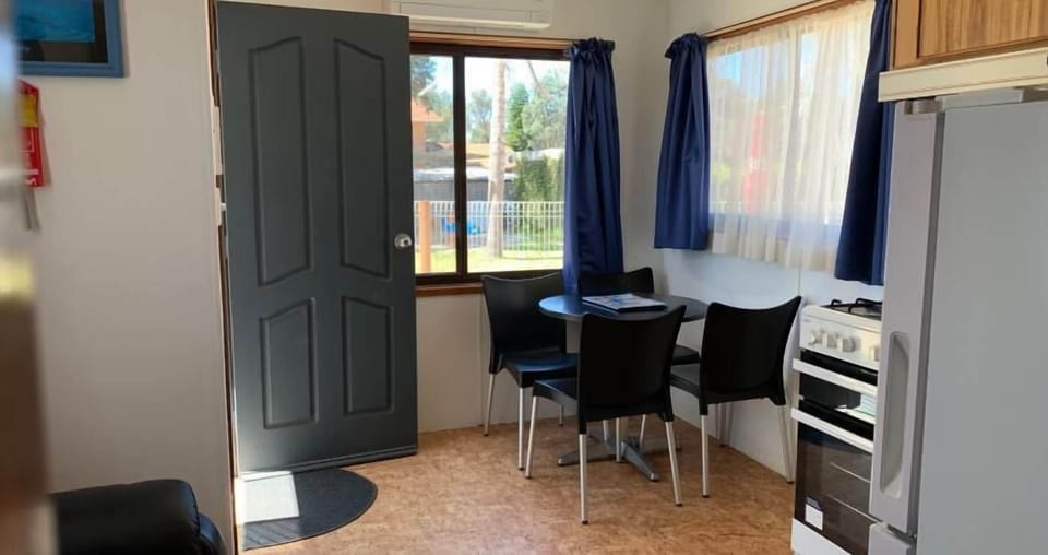 Ensuite Cabin Daily | Living area | Flat-screen TV, DVD player