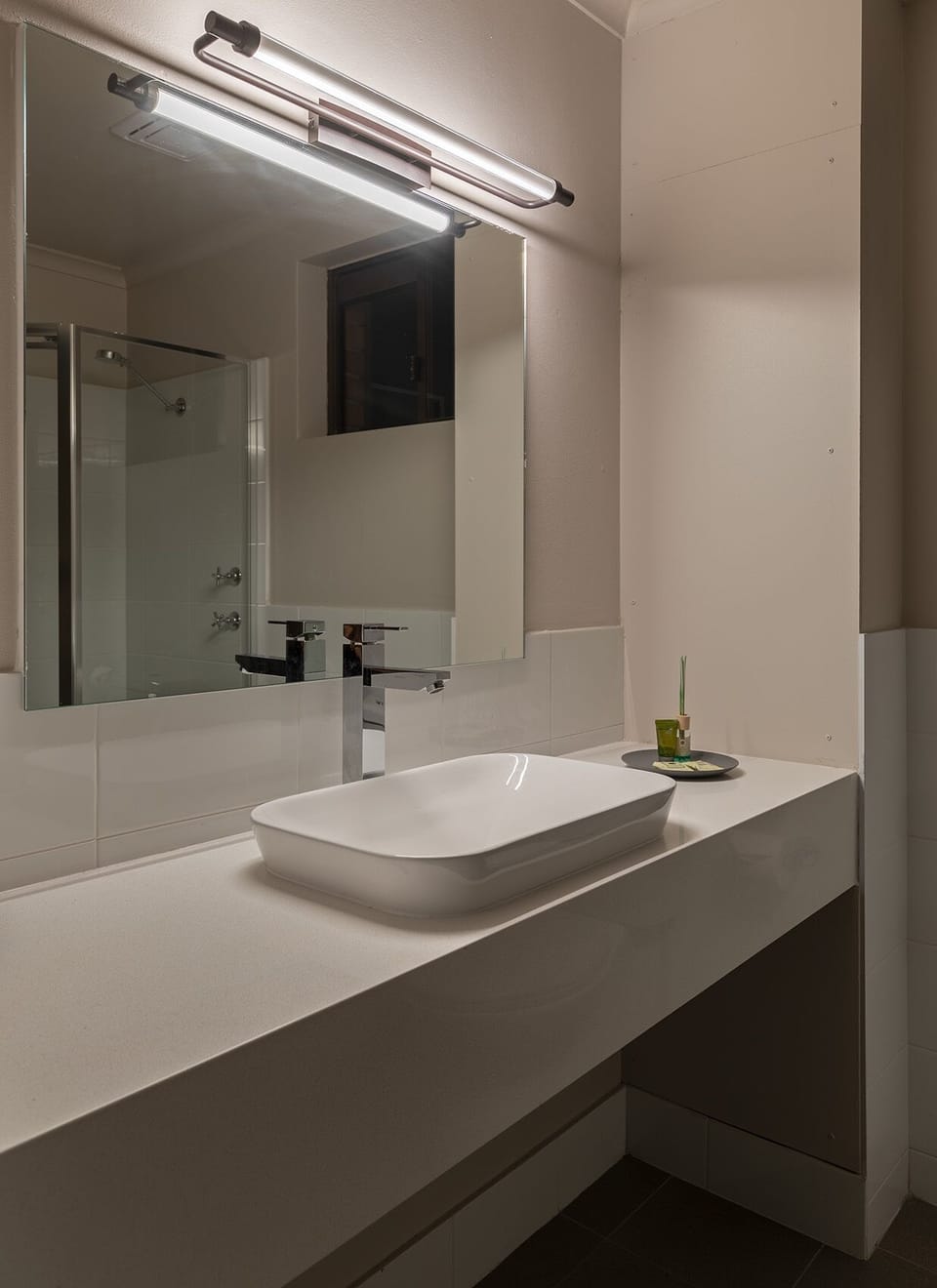 Shower, free toiletries, towels