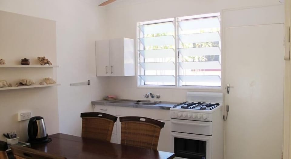 Deluxe Studio, Terrace | Private kitchen | Full-size fridge, microwave, oven, stovetop