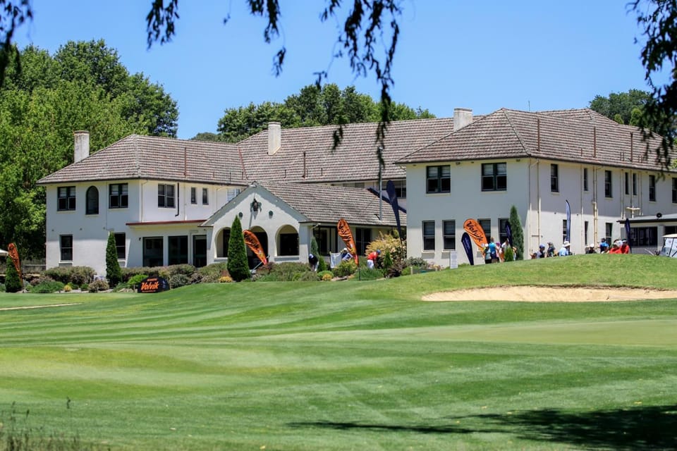 The Dormie House - On The Golf Course Bed and Breakfast in Moss Vale