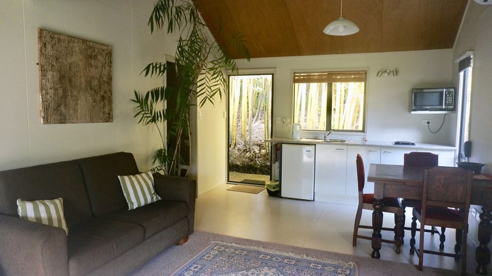 Standard Suite, 1 Bedroom, Non Smoking, Kitchenette (Cottage) | Living room | Flat-screen TV
