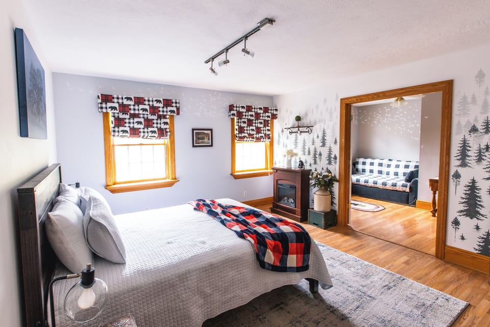 Signature Suite, 1 King Bed with Sofa bed, Garden View | Individually furnished, blackout drapes, iron/ironing board, free WiFi