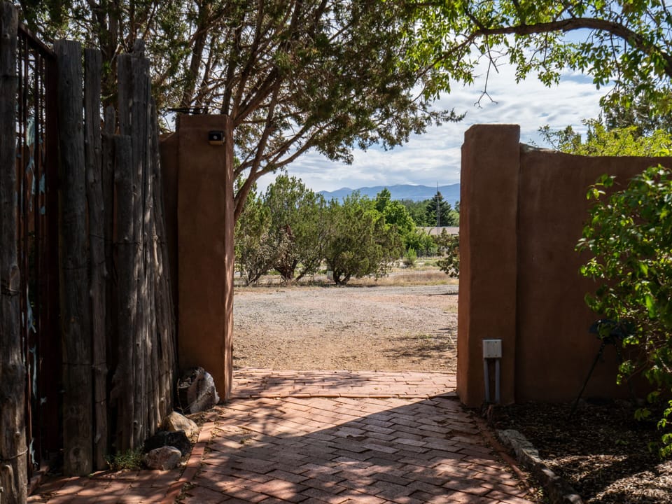 House (3 Bedrooms) | Property amenity