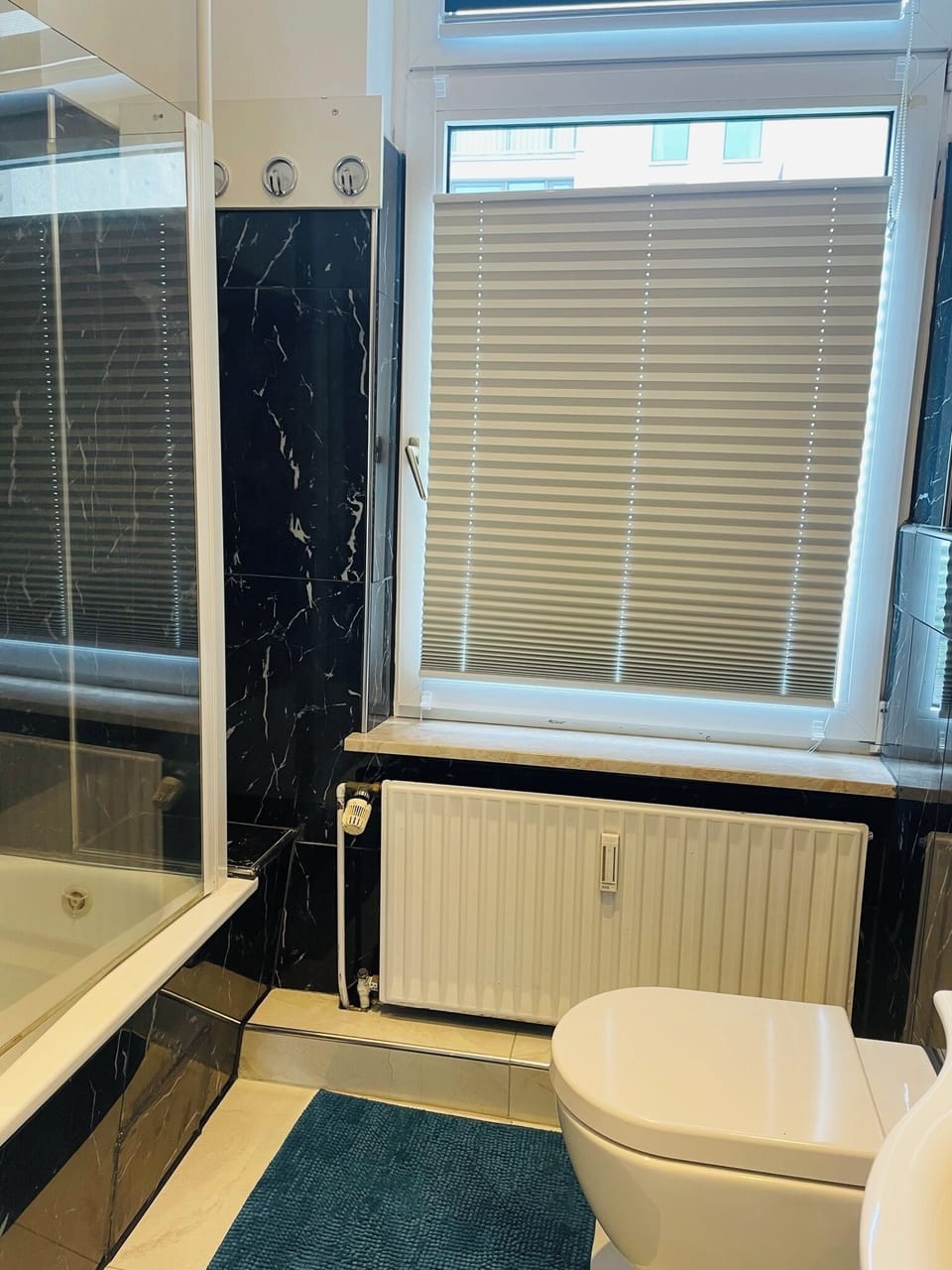 Basic Condo | Bathroom