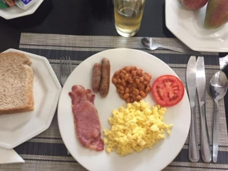 Free daily English breakfast