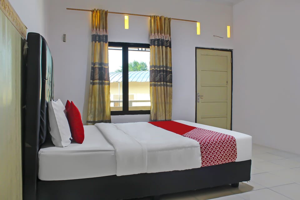 Deluxe Double Room | Desk, laptop workspace, WiFi (free), bed sheets