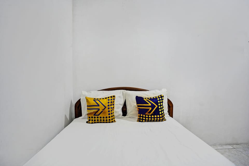 Economy Double Room | Laptop workspace, free WiFi, bed sheets