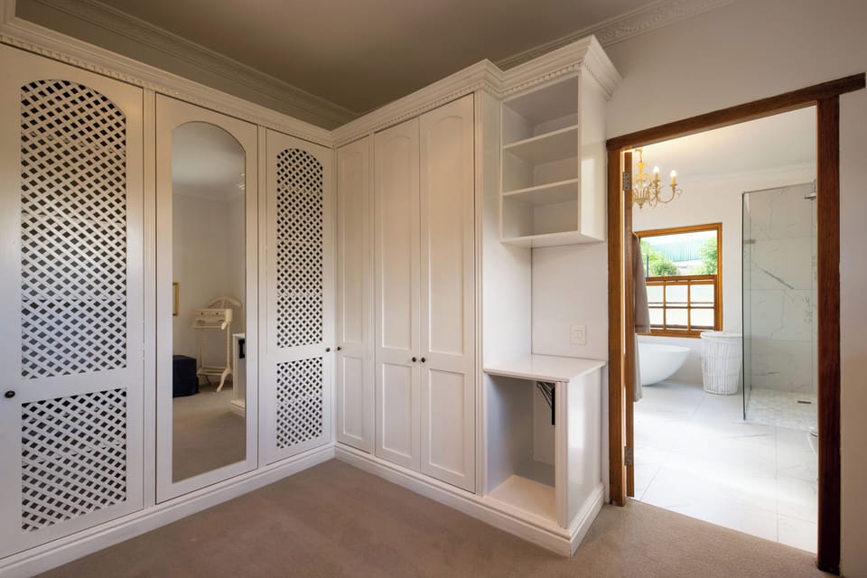 Honeymoon Suite | Individually decorated, individually furnished, free WiFi, bed sheets