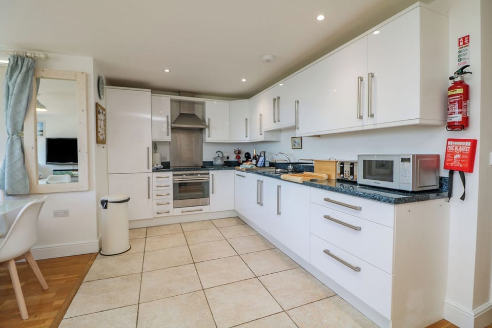 Fridge, dishwasher, electric kettle, toaster