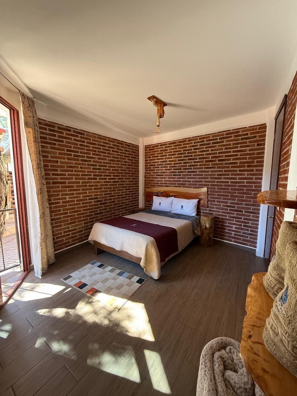 1 bedroom, down comforters, WiFi (free)