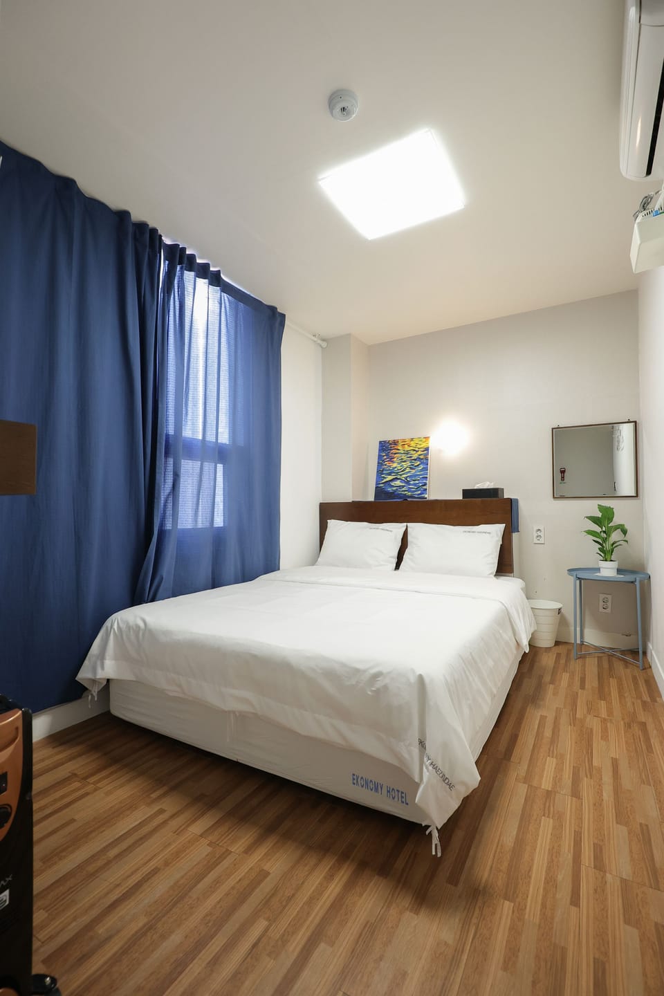 Deluxe Double Room | Individually decorated, soundproofing, free WiFi, bed sheets