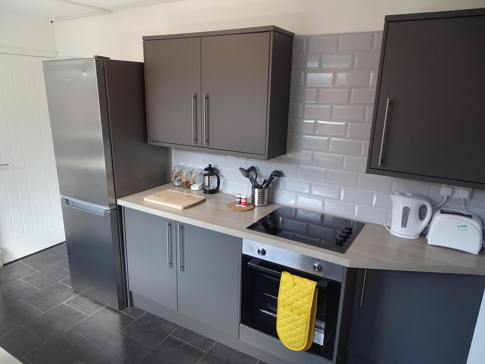 House | Private kitchen | Fridge, microwave, oven, stovetop