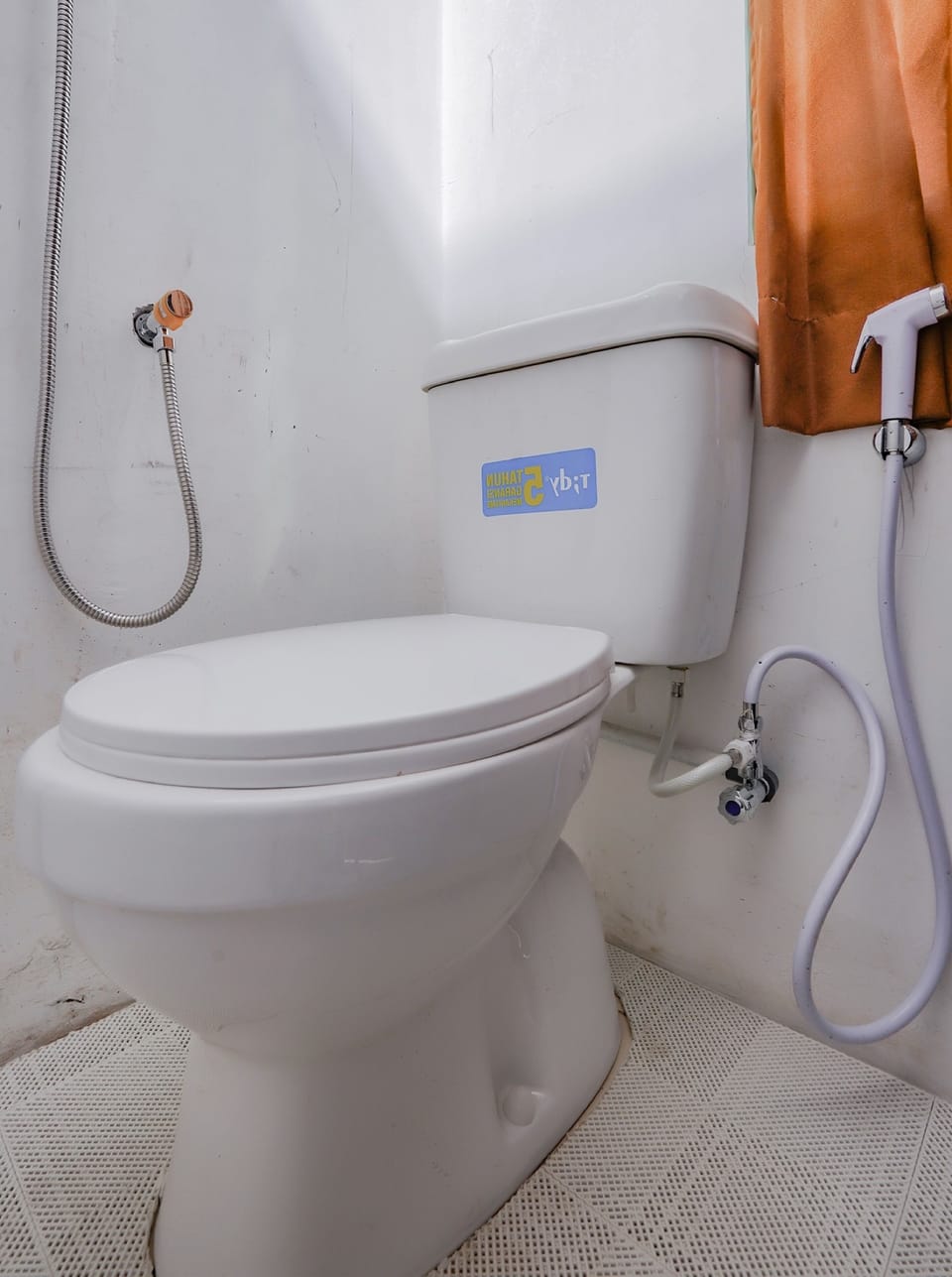 Economy Double Room | Bathroom | Shower, towels