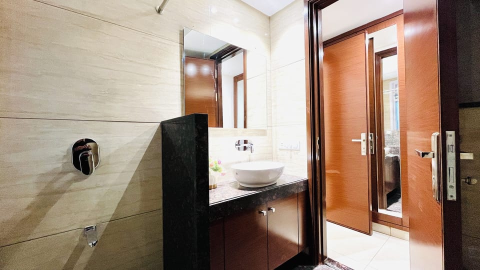 BluO 3BHK Golf Course Road Balcony Lift Apartment in Gurugram