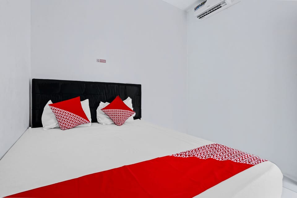 Deluxe Double Room | Desk, laptop workspace, WiFi (free), bed sheets