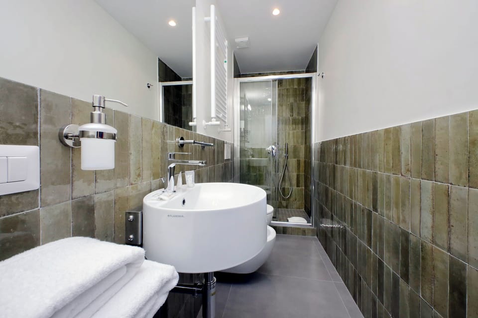 Double Room, Ensuite, City View | Bathroom | Shower, rainfall showerhead, hair dryer, bidet