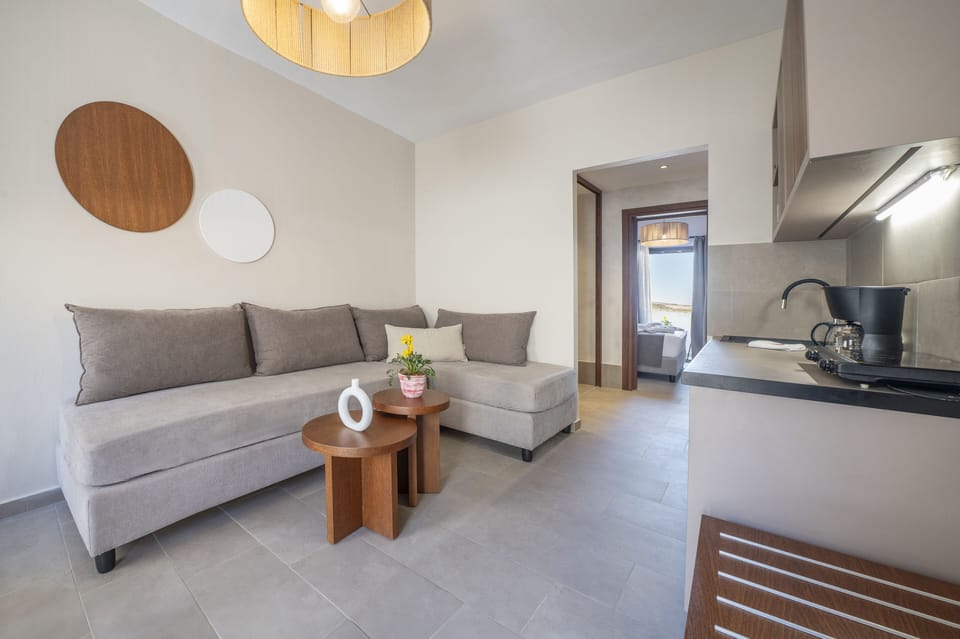 Apartment, 1 Bedroom, Sea View | Living area