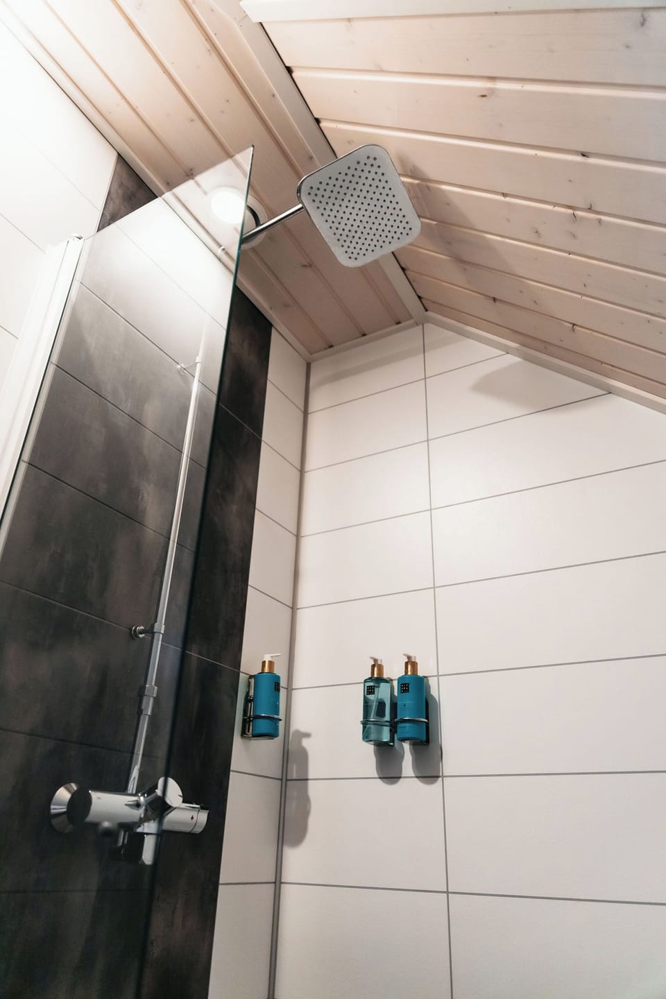 Cabin | Bathroom | Free toiletries, hair dryer, bidet