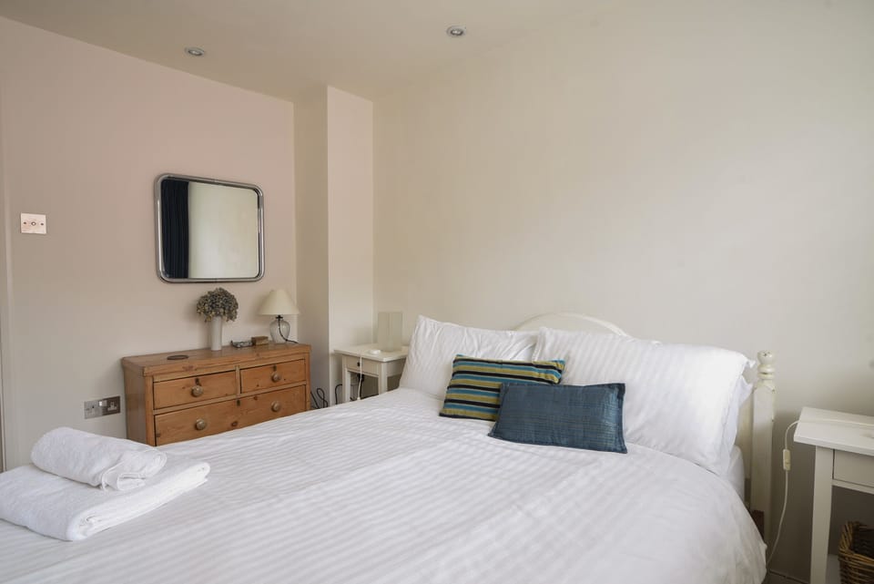 2 bedrooms, individually decorated, individually furnished, free WiFi