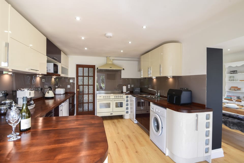 Fridge, dishwasher, electric kettle, toaster