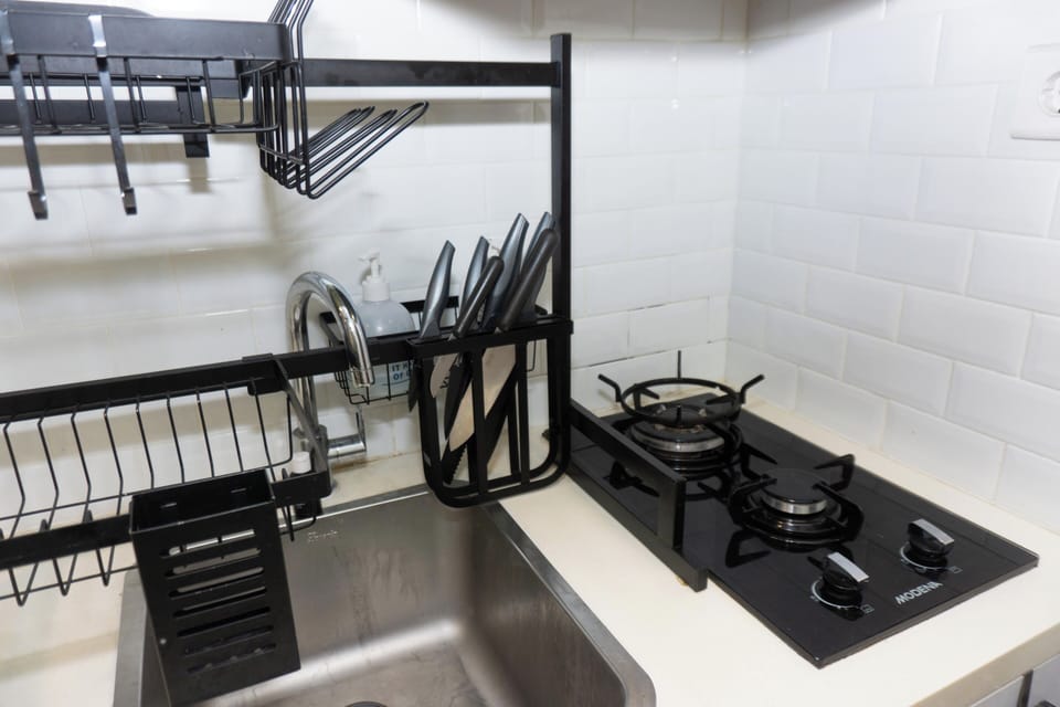 Studio | Private kitchen | Full-size fridge, stovetop