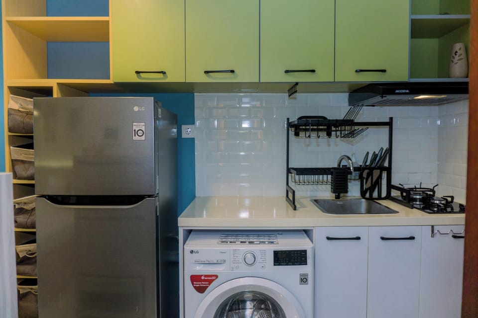 Studio | Private kitchen | Full-size fridge, stovetop