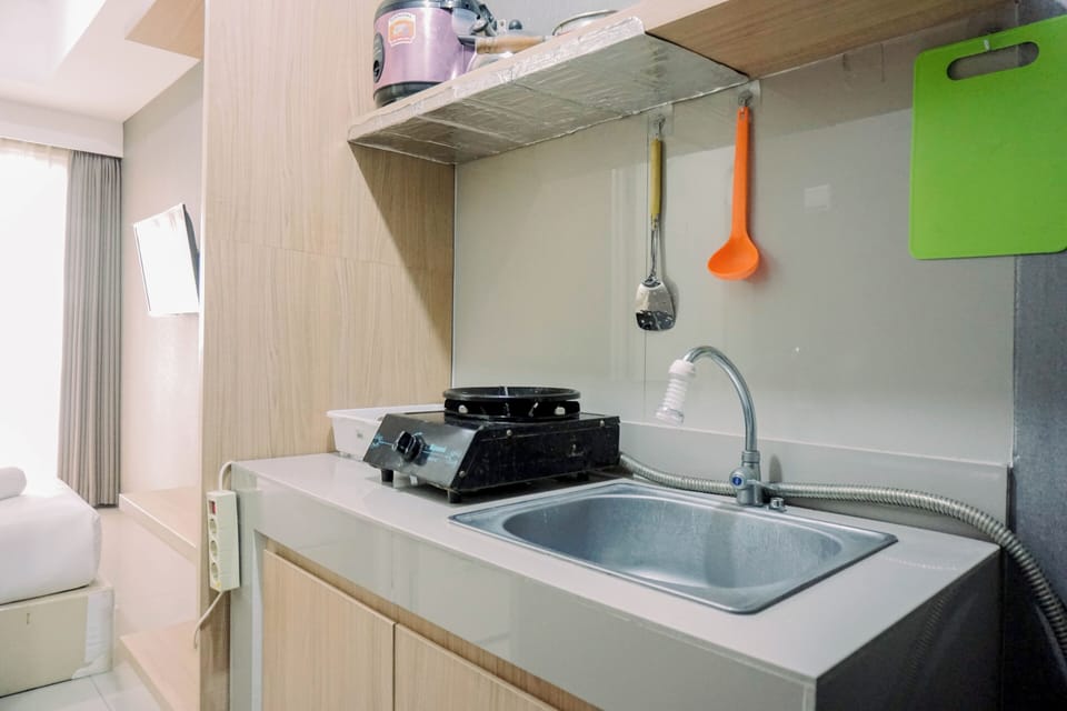 Studio | Private kitchen | Full-size fridge, stovetop