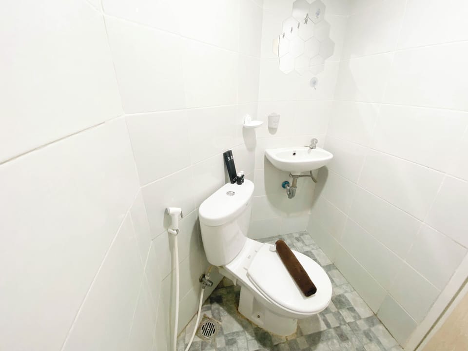 Apartment | Bathroom | Shower, free toiletries, towels