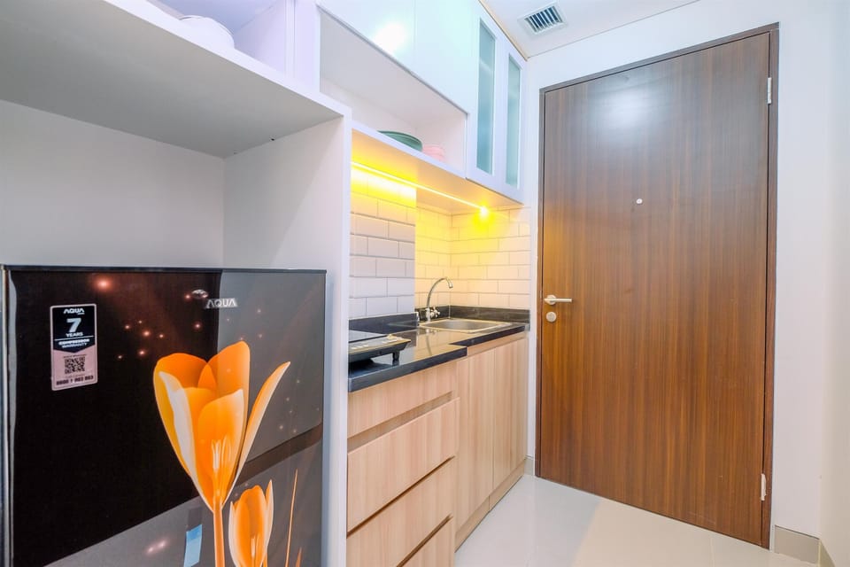 Full-size fridge, stovetop