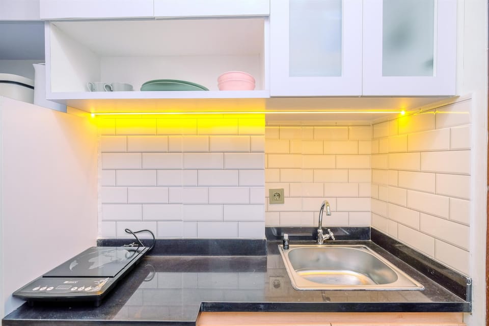 Studio | Private kitchen | Full-size fridge, stovetop