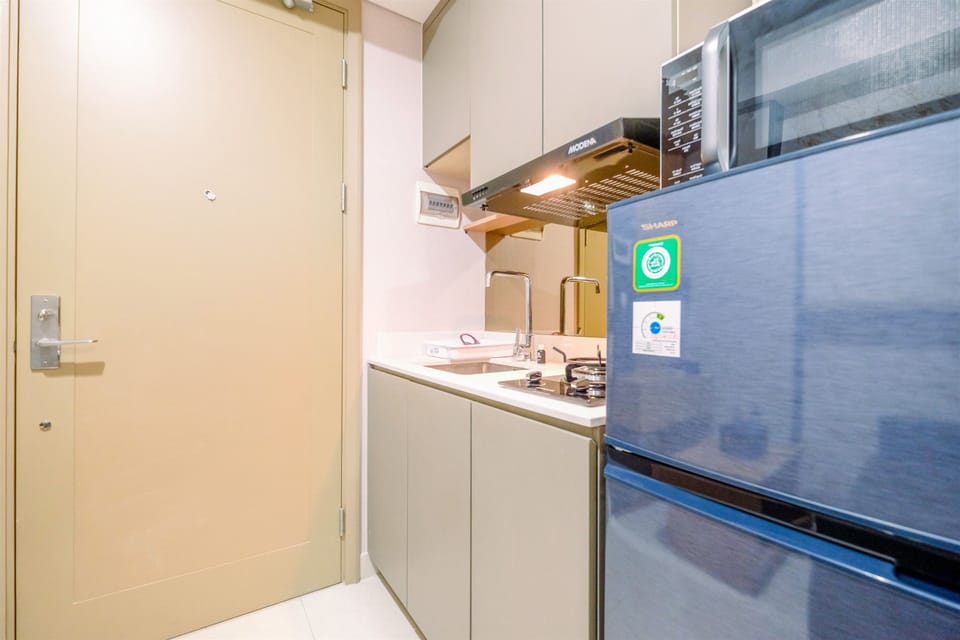 Apartment | Private kitchen | Full-size fridge, stovetop